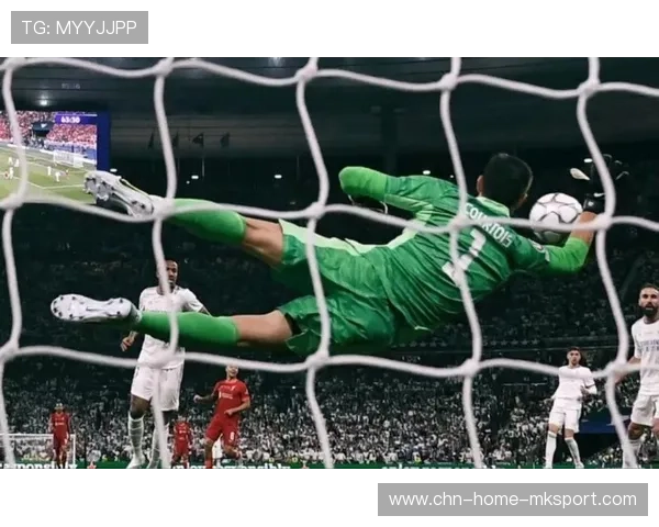 库尔图瓦飞身扑出对手弧顶处刁钻远射